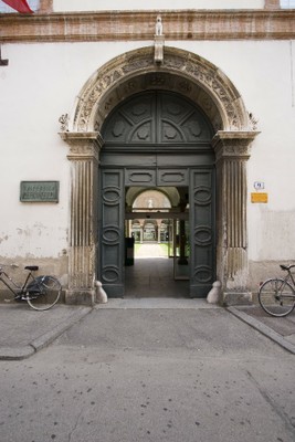 Ingresso Palazzo Renata di Francia